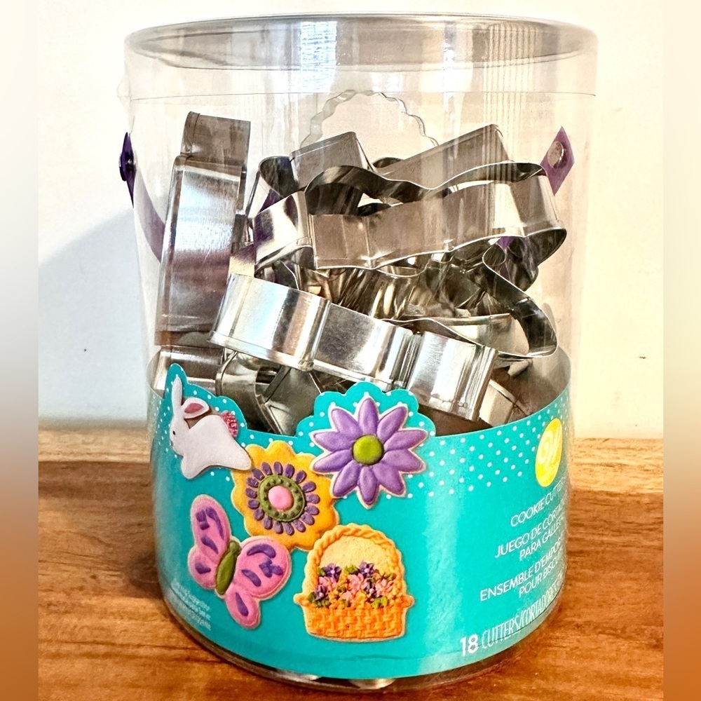 WILTON 18-Piece Cookie Cutter Set 2308-5008 Easter & Springtime Cookie Cutters
